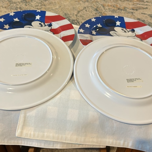 Disney salute to America Mickey Mouse 11 inch plates set of four - Picture 6 of 6